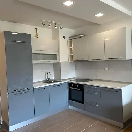Ados Apartman *