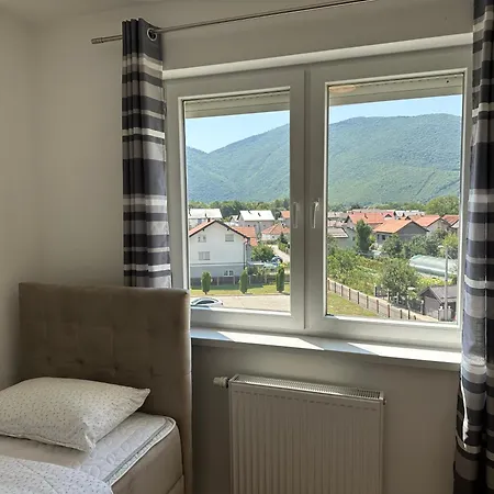 Ados Apartman