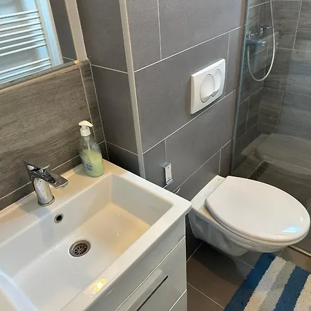 Apartman Ados *