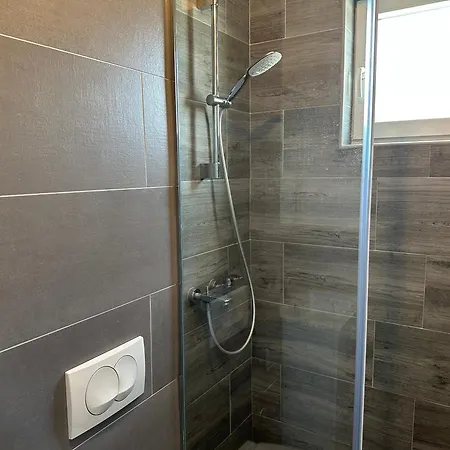 Ados Apartman
